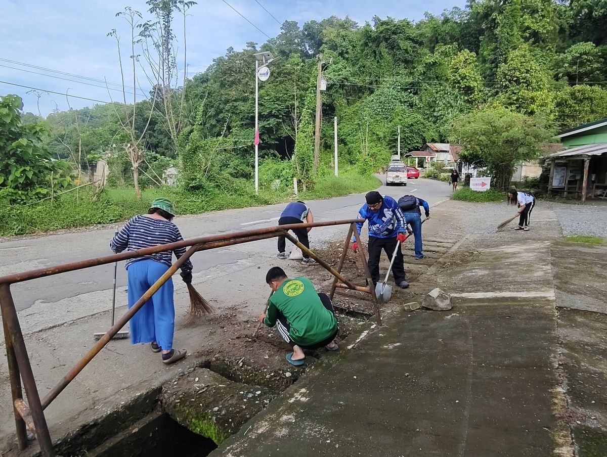CLEAN-UP DRIVE AT SUYO PUBLIC MARKET
