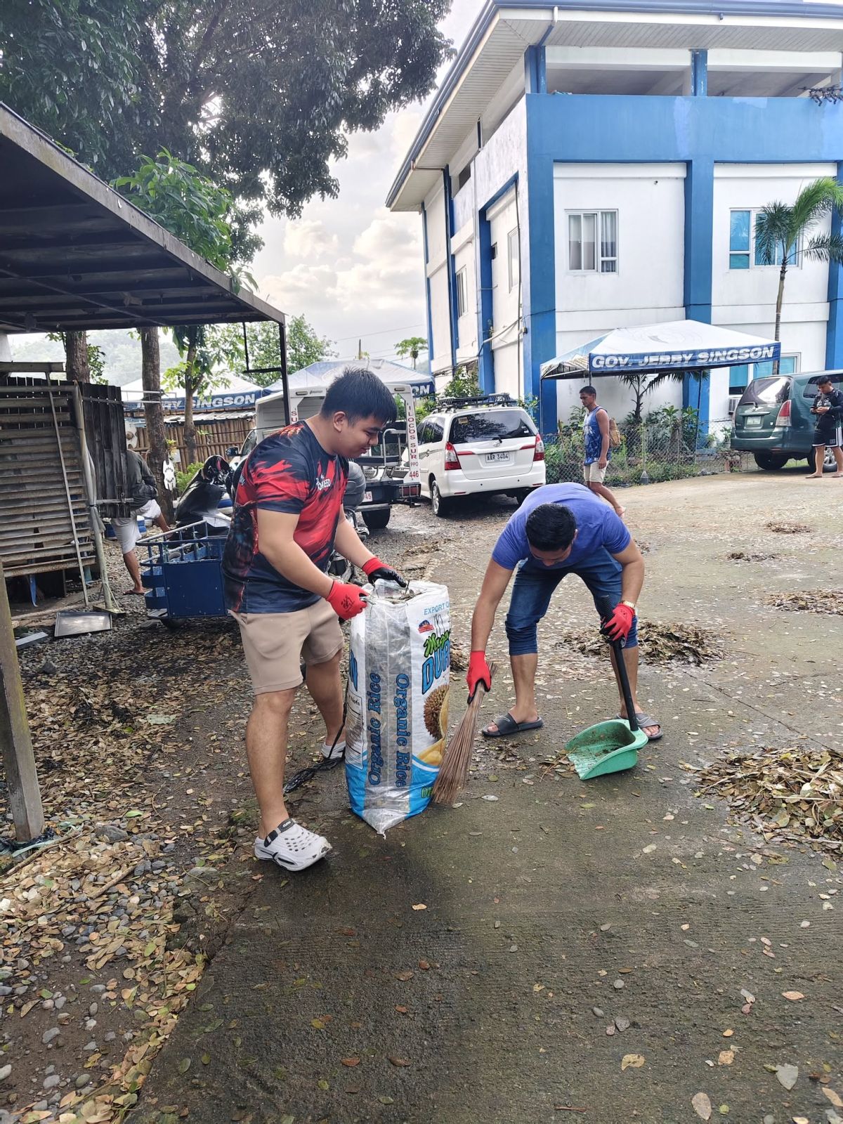 CLEAN-UP DRIVE AT SUYO PUBLIC MARKET - Image 3